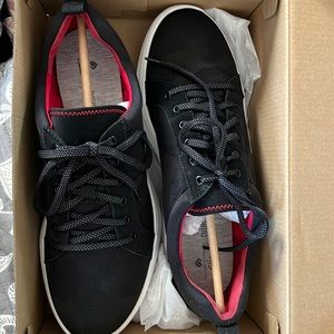 Clarks cloudstepper sneaker. NEW IN BOX.